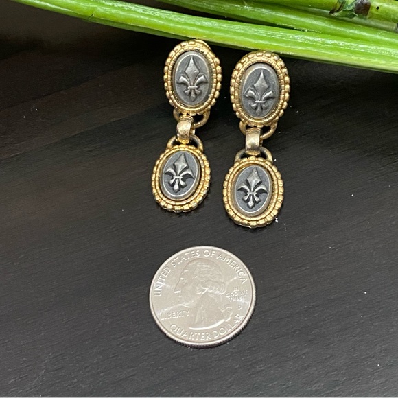 Vintage Signed MONET Fleur De Lis Dangling Earrings - Picture 5 of 10
